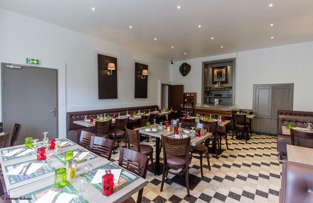 Hotel Restaurant Du Commerce La Gouesnière Exteriör bild