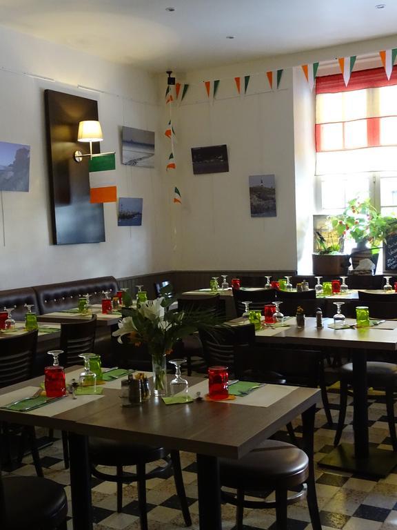 Hotel Restaurant Du Commerce La Gouesnière Exteriör bild